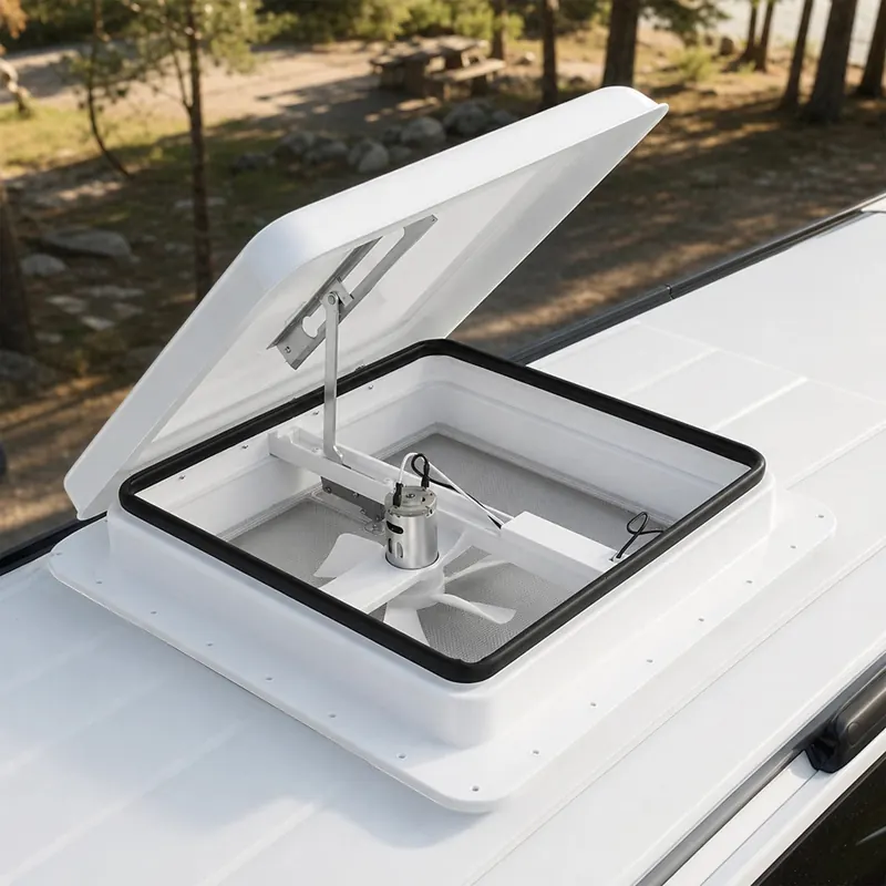 Caravan roof hatch with fly screen
